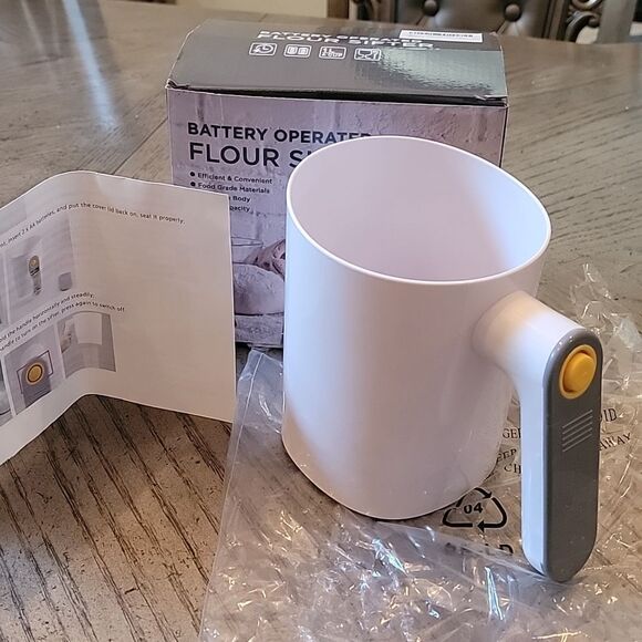 Electric flour sifter 4 cup NWT - Picture 2 of 7